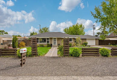 House with garden 13