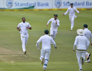 Vernon Philander of South Africa and team mates celebrate the wicket of Virat Kohli (capt) of India during day 4 of the 1st Sunfoil Test match between South Africa and India at PPC Newlands on January 08, 2018 in Cape Town. 
