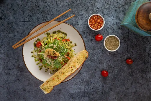 Chicken Spaghetti Pasta In Pesto Sauce