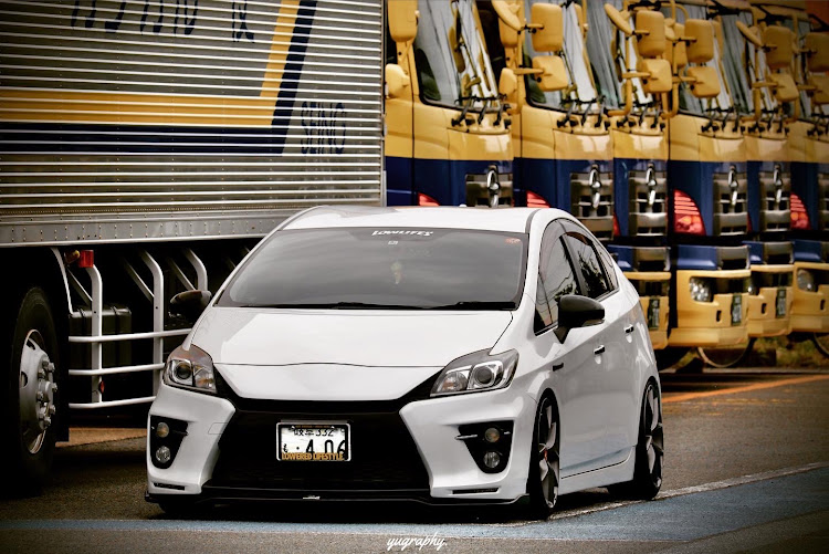 プリウスのyugraphy.・puriten family・team G's TOYOTA specialist・お荷物のご用命はカンガルーの西濃へ・LoweredLifestyleに関するカスタム事例の投稿画像3枚目