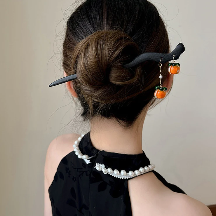 Barrettes à cheveux en bois antiques d'été pour femmes. Accessoires capillaires de haute qualité, élégants et parfaits pour sublimer.