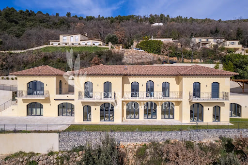 Villa with pool 1