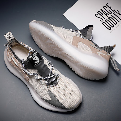 Title 3, Mens soft soled wear resistant sports shoes. E...