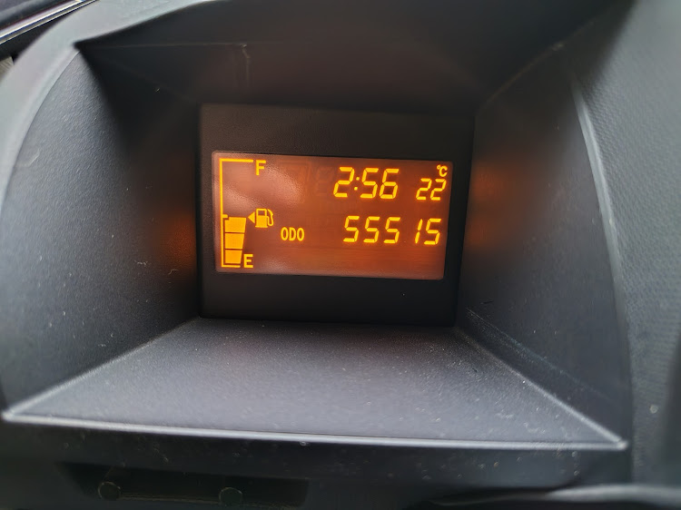 iQの5月もよろしくお願いします・タイヤ交換時期・約3年・約20000㎞・お金が飛んでゆく～に関するカスタム事例の投稿画像2枚目