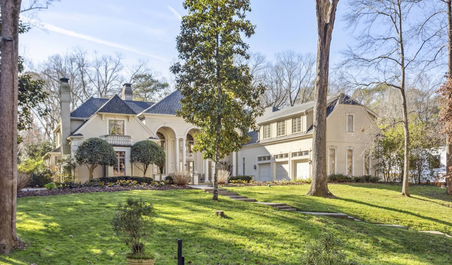 House with pool and garden Atlanta