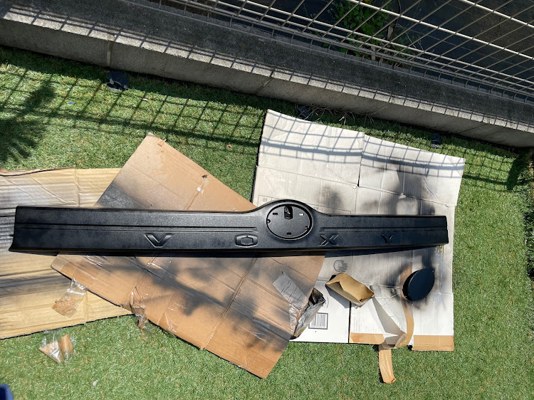 ヴォクシーの素人塗装・takeshiさんありがとうございます😊・ゴールデンウィークも仕事・色々勉強になった・時間ある時に直そうに関するカスタム事例の投稿画像6枚目