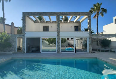 Villa with pool 10