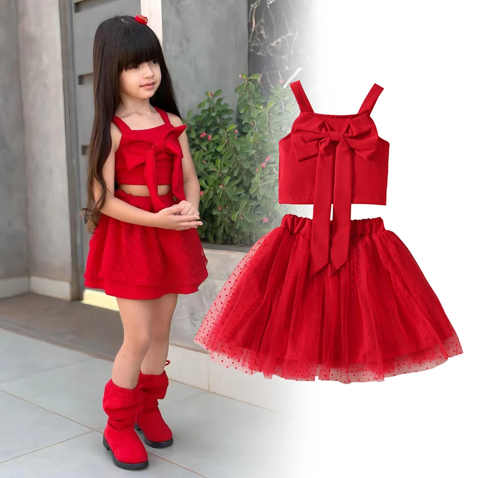 Ensemble d'été pour filles Top à nœud à bretelles et jupe en tulle Deux pièces pour les journées chaudes. Confort et style pour votre petite fille.