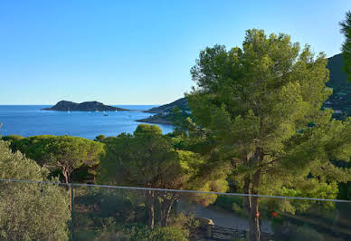 Villa avec piscine en bord de mer 3