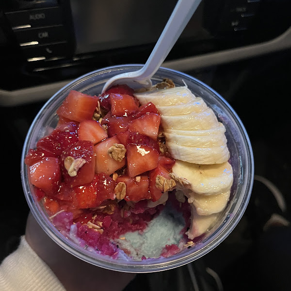 Sunrise açaí bowl