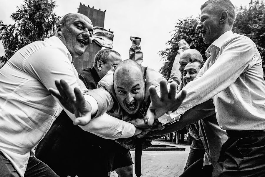 Wedding photographer Yuliya Loginova (shinigami). Photo of 25 April 2018