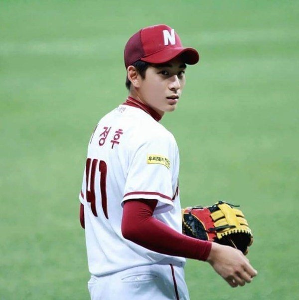 cute korean baseball players