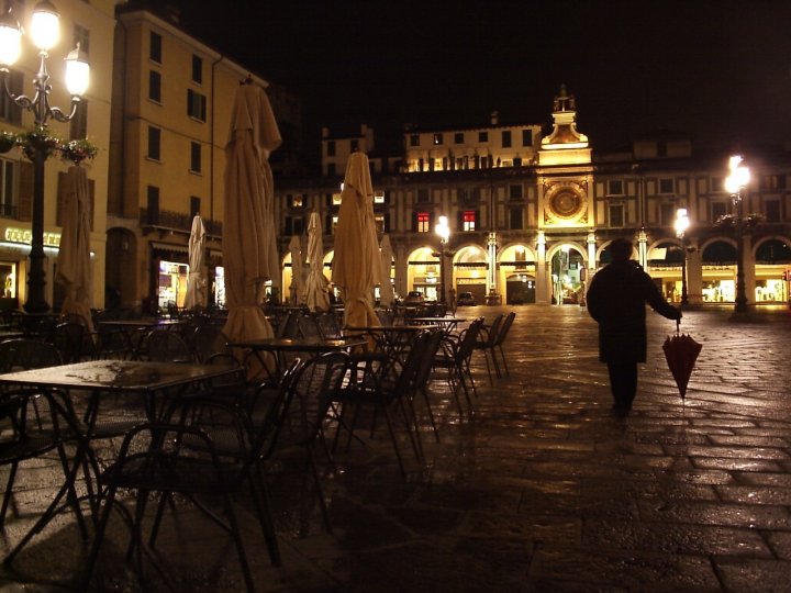 Aveva detto: ci vediamo oggi al caffè di patapam