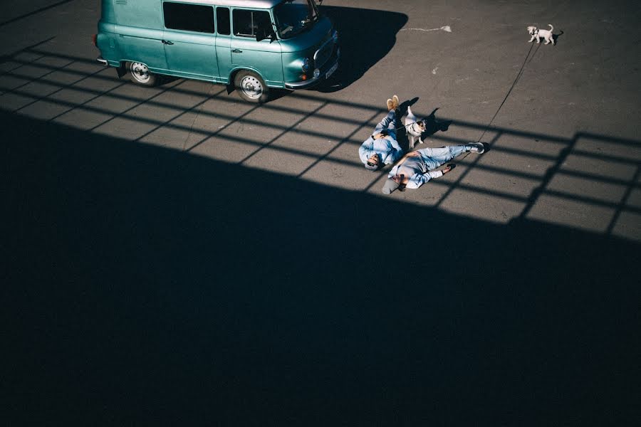 Pulmafotograaf Ivan Troyanovskiy (vani). Foto tehtud 20 mai 2015