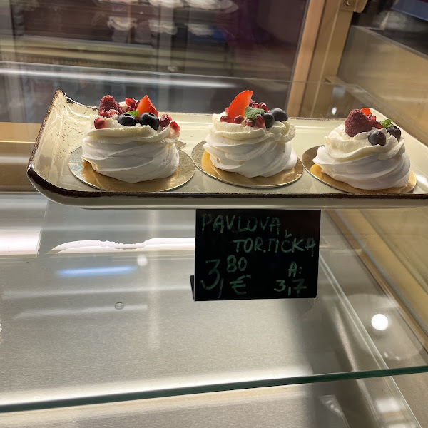 Gluten-Free Dessert at Cukrkandel Patisserie