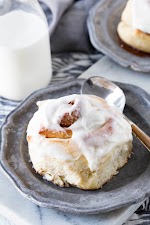 1 hour Cinnamon Rolls was pinched from <a href="http://www.eazypeazymealz.com/1-hour-cinnamon-rolls/" target="_blank">www.eazypeazymealz.com.</a>