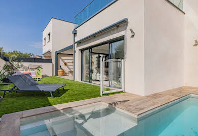 House with pool and terrace 8