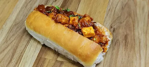 Paneer Chilli Hot Dog