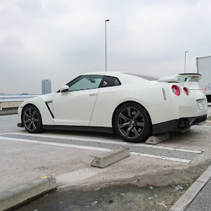 NISSAN GT-R