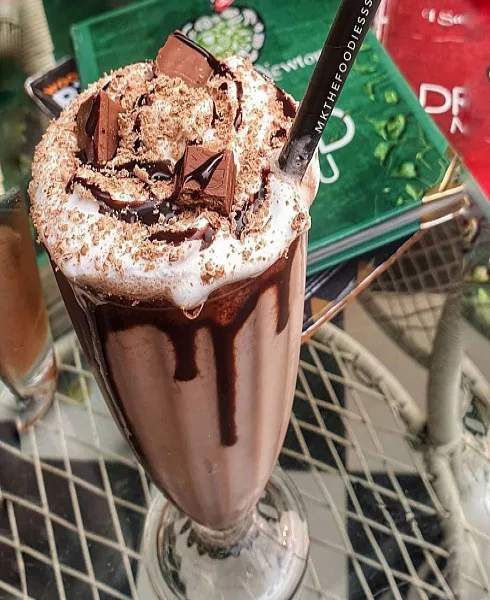 Crunchy Kit Kat Shake