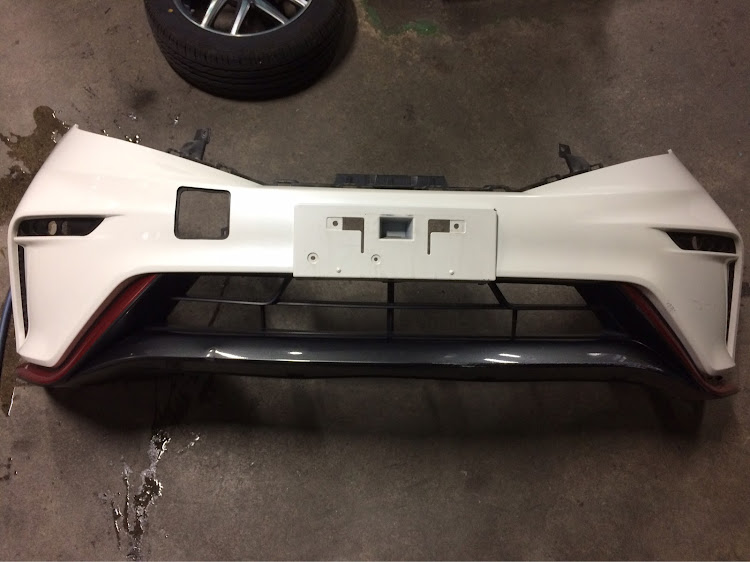 ノートのNOTE NISMO  S・フロントバンパー交換・自損事故・やっと交換に関するカスタム事例の投稿画像1枚目