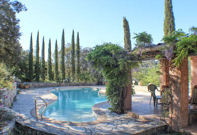 Maison avec piscine et jardin 6