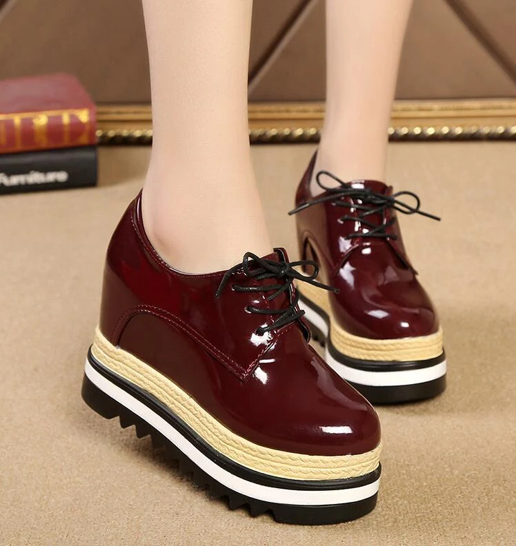 Chaussures à plateforme décontractées pour femmes, couleur unie, confortables et stylées pour un usage quotidien, parfaites pour un look tendance et moderne.