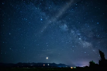 星空の下＿女の子   星空を見に