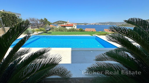 Villa with pool 1