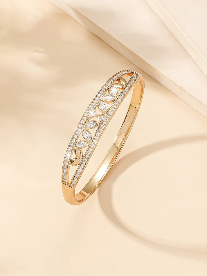 Bracelet Arbre de Vie Electroplaqué pour Femme Bijou Tendance et Original Cadeau Idéal pour Elle Élégance et Symbolisme Mode Féminine.