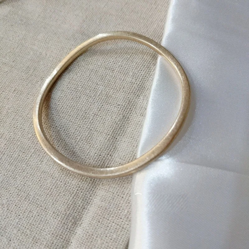 Mode Sieraden Armband Retro Temperament Onregelmatig Rond. Een stijlvol accessoire dat je look verbetert, perfect voor elke gelegenheid.