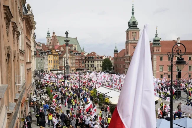 Desetine hiljada u Maršu protiv evropskog Zelenog dogovora u Varšavi