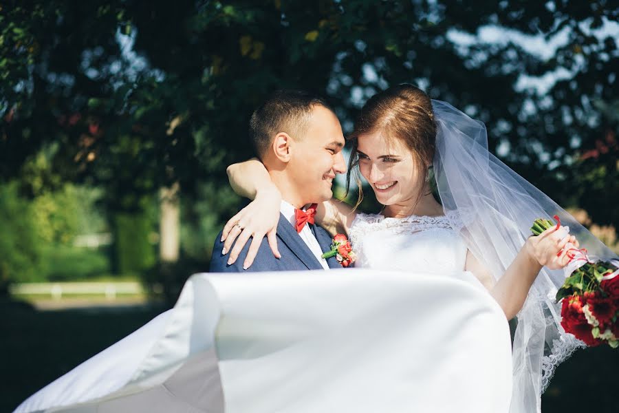 Fotógrafo de casamento Lena Zaryanova (zaryanova). Foto de 3 de novembro 2017