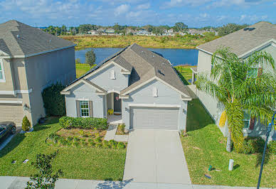 House with pool 2