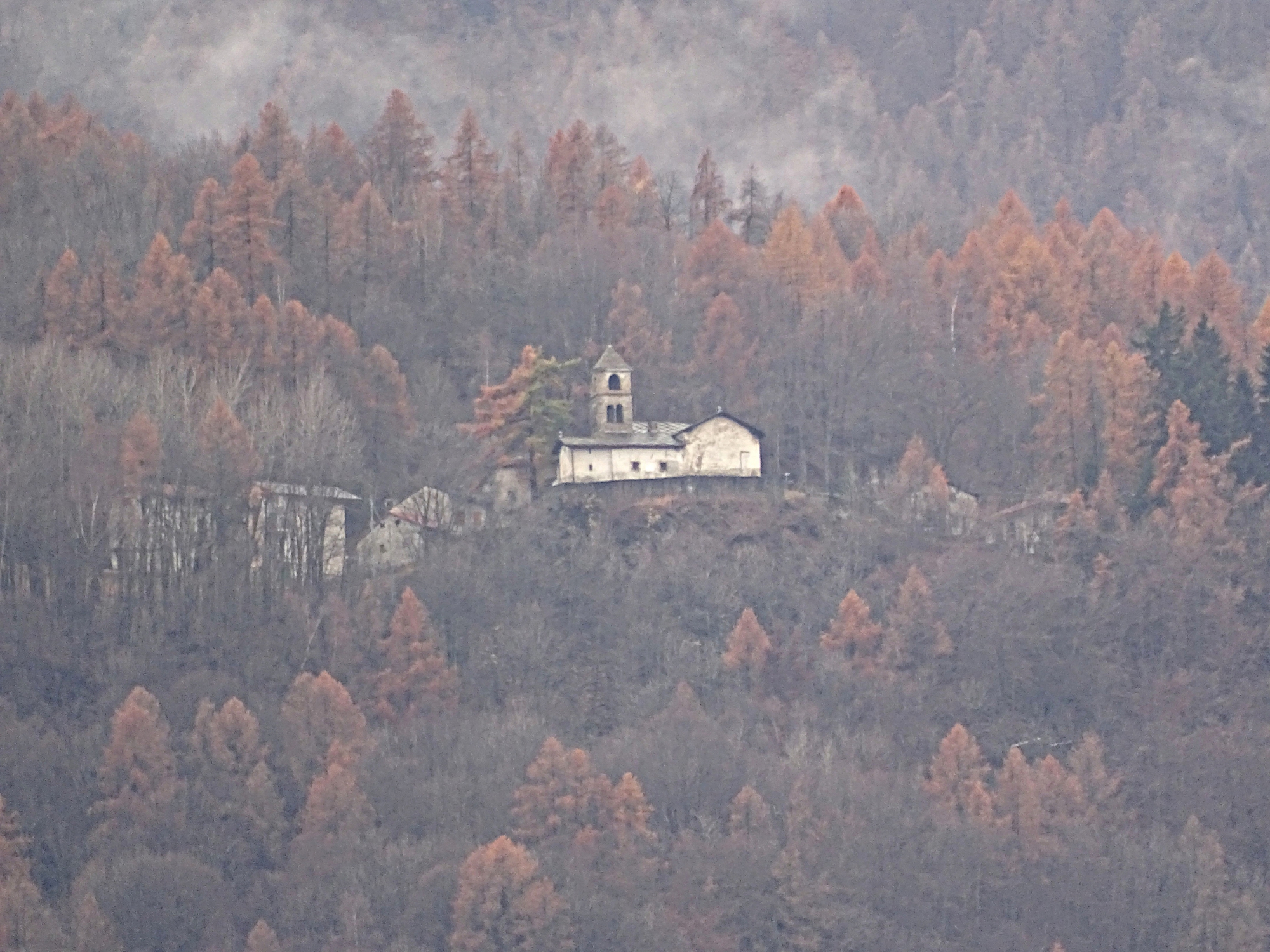 Chiesetta fra la nebbia di KDreamer