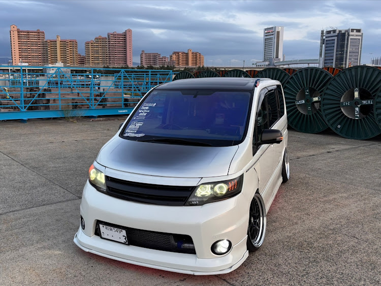 セレナの趣味の１つ愛車撮影・ピックアップされたい・仕事終わりにパシャリ・簡単な気分転換📸活、あ、携帯でですが💦に関するカスタム事例の投稿画像4枚目