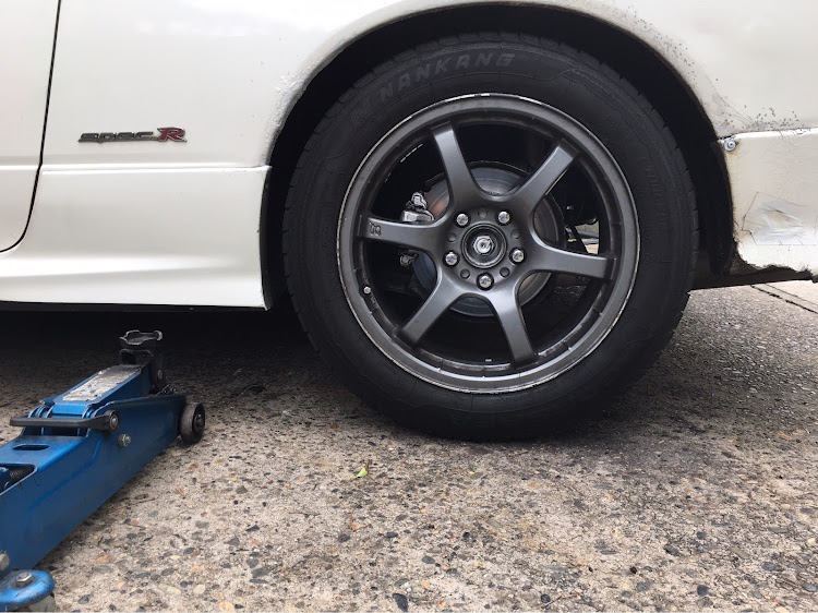 シルビアのタイヤ交換・車高調整に関するカスタム事例の投稿画像1枚目