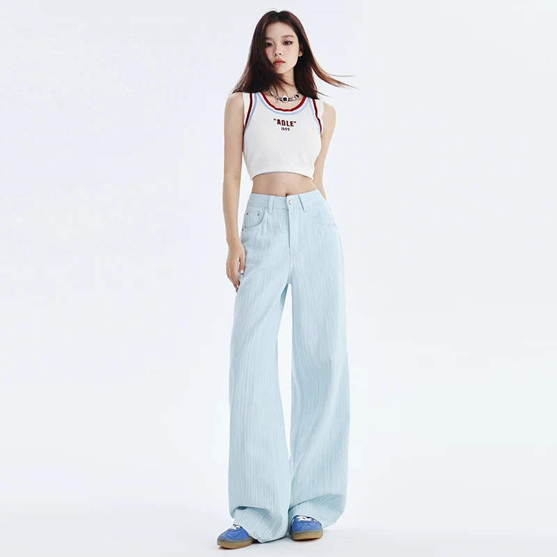 Calça jeans feminina de bambu cintura alta, modeladora e perna reta larga, para um visual casual e elegante. Conforto e estilo!