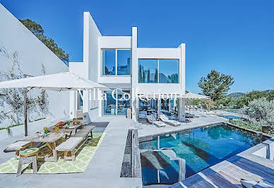 Villa with pool 4