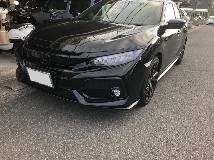 シビックのエンブレム塗装・エンブレムはずし・シビック FK7に関するカスタム事例の投稿画像2枚目