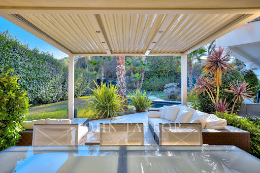 House with pool 3