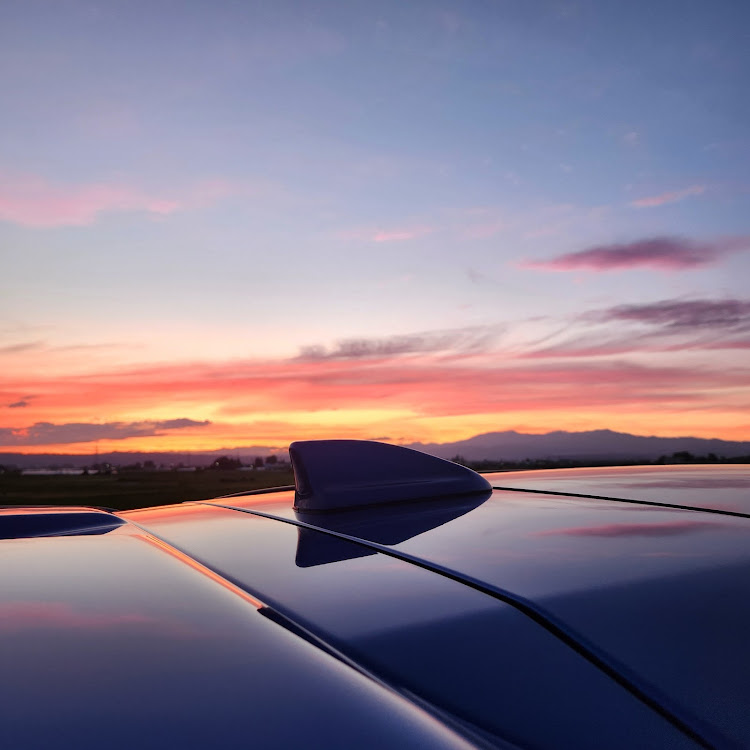 エクリプスクロスの夕暮れと愛車・写り込み・ライムイエロー・今日のおやつ・黄昏れに関するカスタム事例の投稿画像8枚目