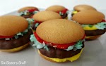 Mini Hamburger Cookies was pinched from <a href="http://www.sixsistersstuff.com/2012/05/mini-hamburger-cookies.html" target="_blank">www.sixsistersstuff.com.</a>