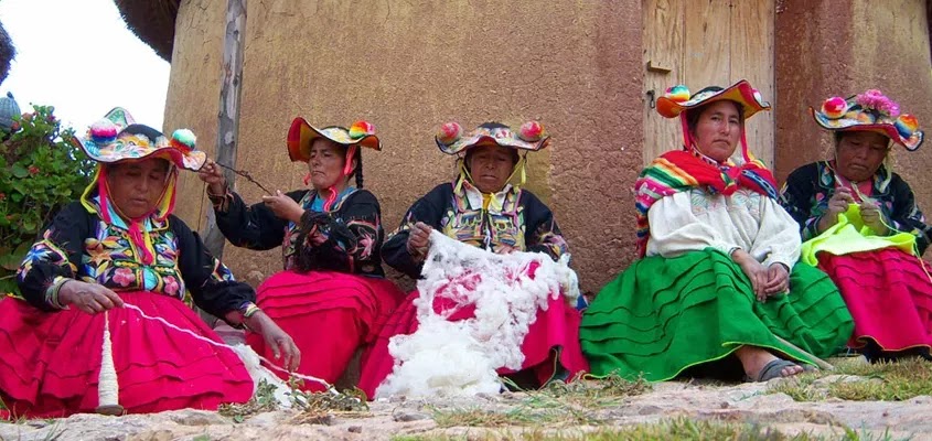 CHICAS DE LLACHÓN | UROS LLACHÓN AMANTANI TAQUILE