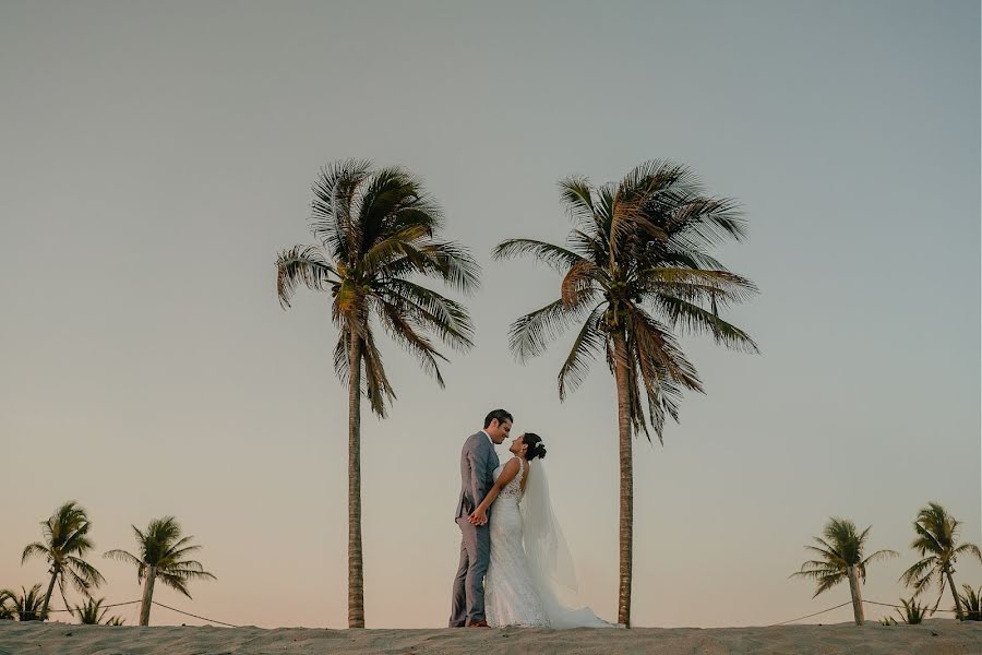 Svadobný fotograf Xavo Lara (rosstudio). Fotografia publikovaná 11. apríla 2019