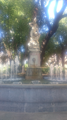 Escultura En Fuente