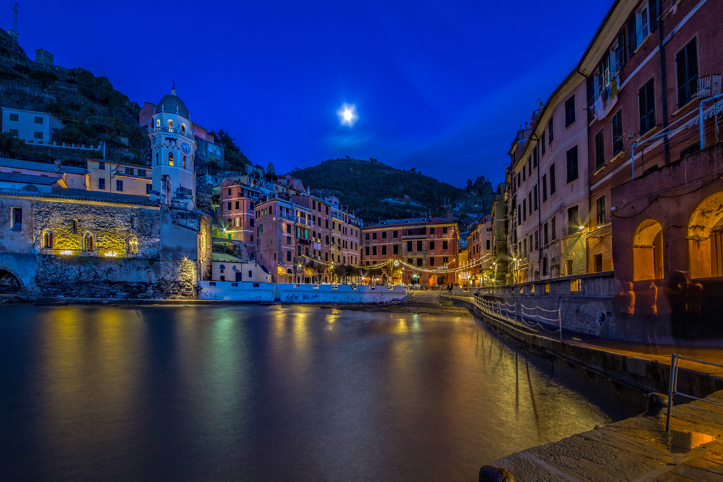 Il blu e la luna di MARIOFFOTO