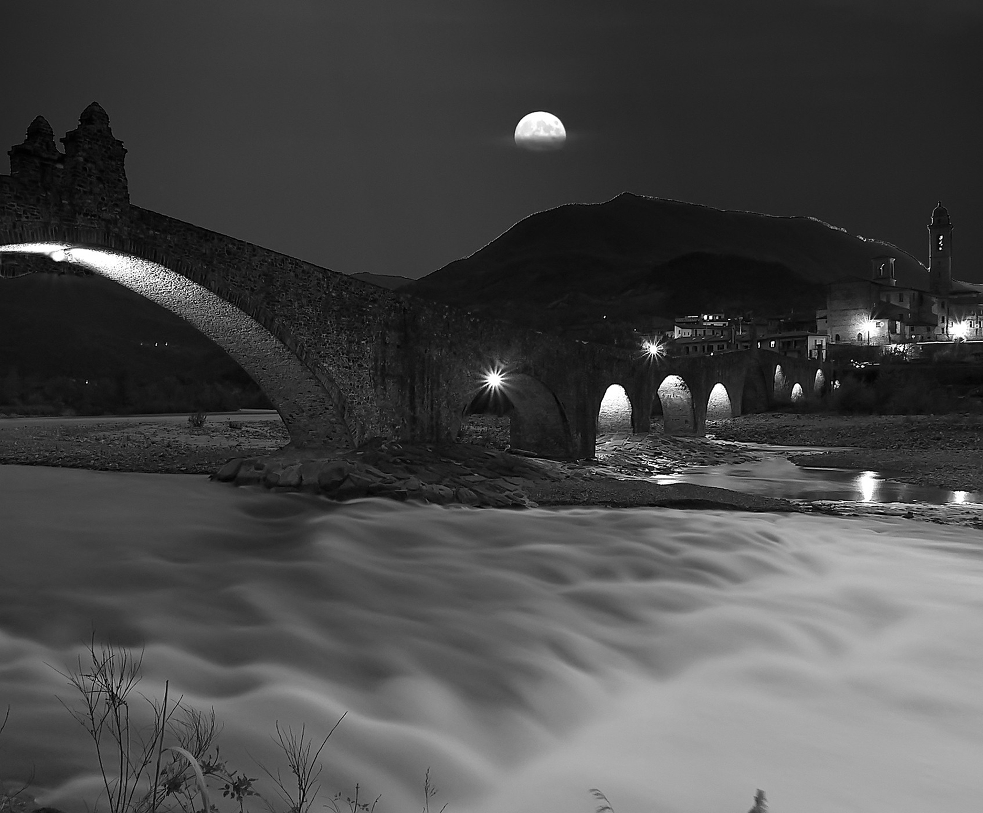 Bobbio by night. di Naldina Fornasari