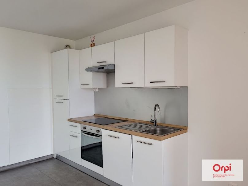 Location  appartement 5 pièces 99 m² à Montluçon (03100), 850 €