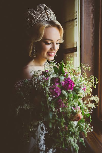 Fotografo di matrimoni Oksana Shuvalova (oksanashuvalova). Foto del 15 giugno 2017